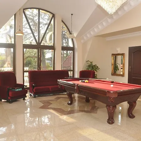 Zajazd Kryształowy Pałacyk *