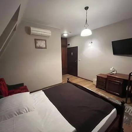 Zajazd Kryształowy Pałacyk *